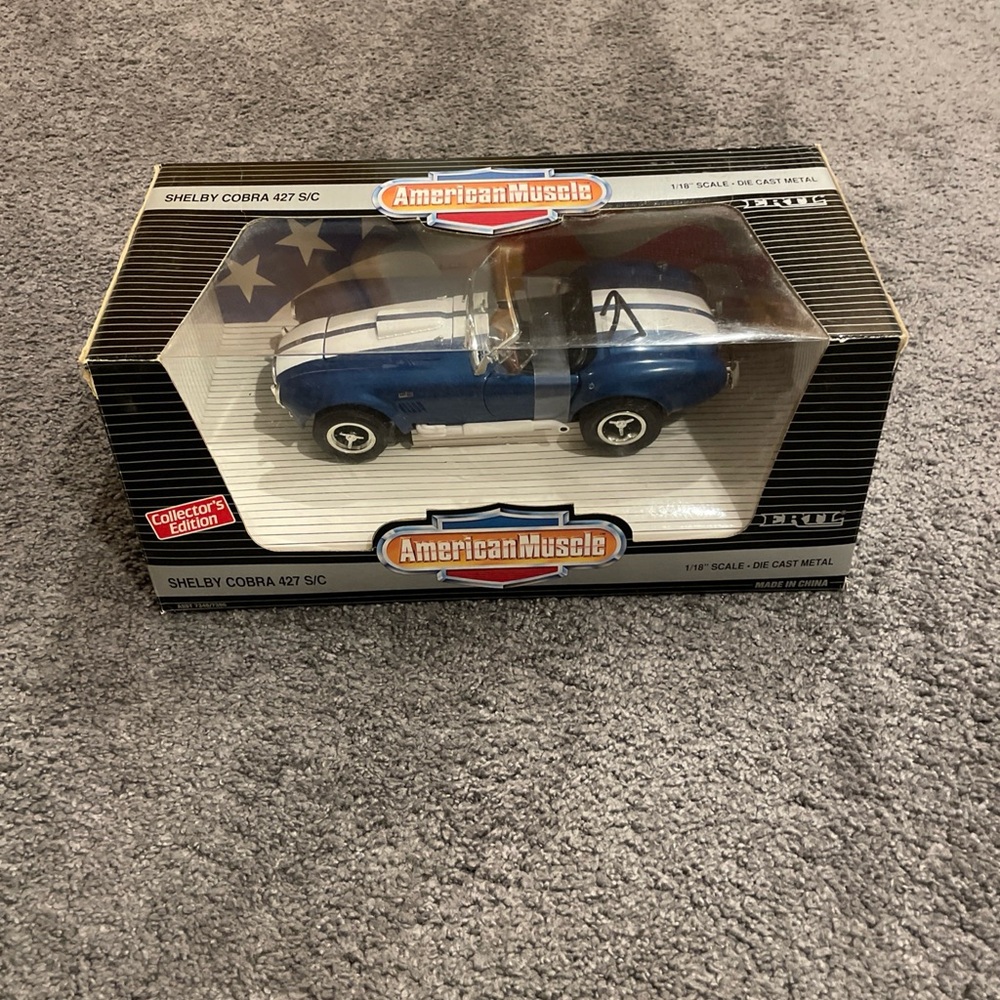 Ertl American Muscle Collectors Edition 1/18th Scale Shelby Cobra 427 Die Cast